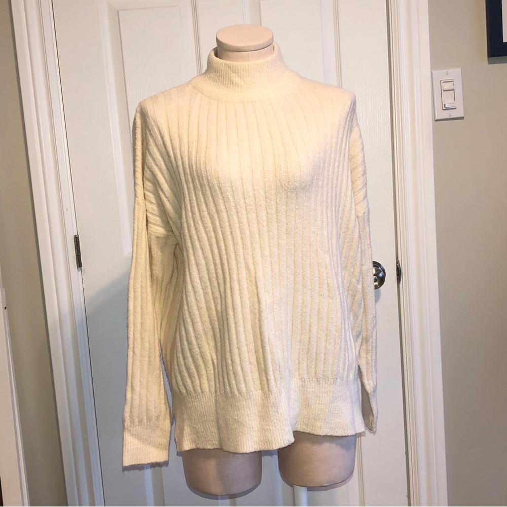 3/$20 Urban Heritage turtleneck sweater